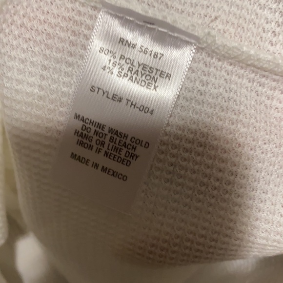 Baea White Waffle Knit Thermal Tiered Bell Sleeved V Neck Top Medium NEW - Picture 3 of 7